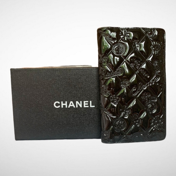 CHANEL Handbags - CHANEL authentic CC quilted patent leather lucky symbol wallet